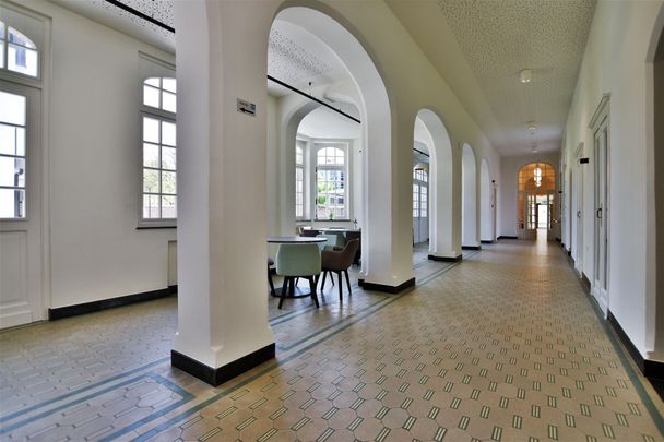 Prachtige assisentiewoning in het beschermd monument genaamd "Zwartzusterklooster" gelegen in het hartje van Dendermonde. - Photo 1