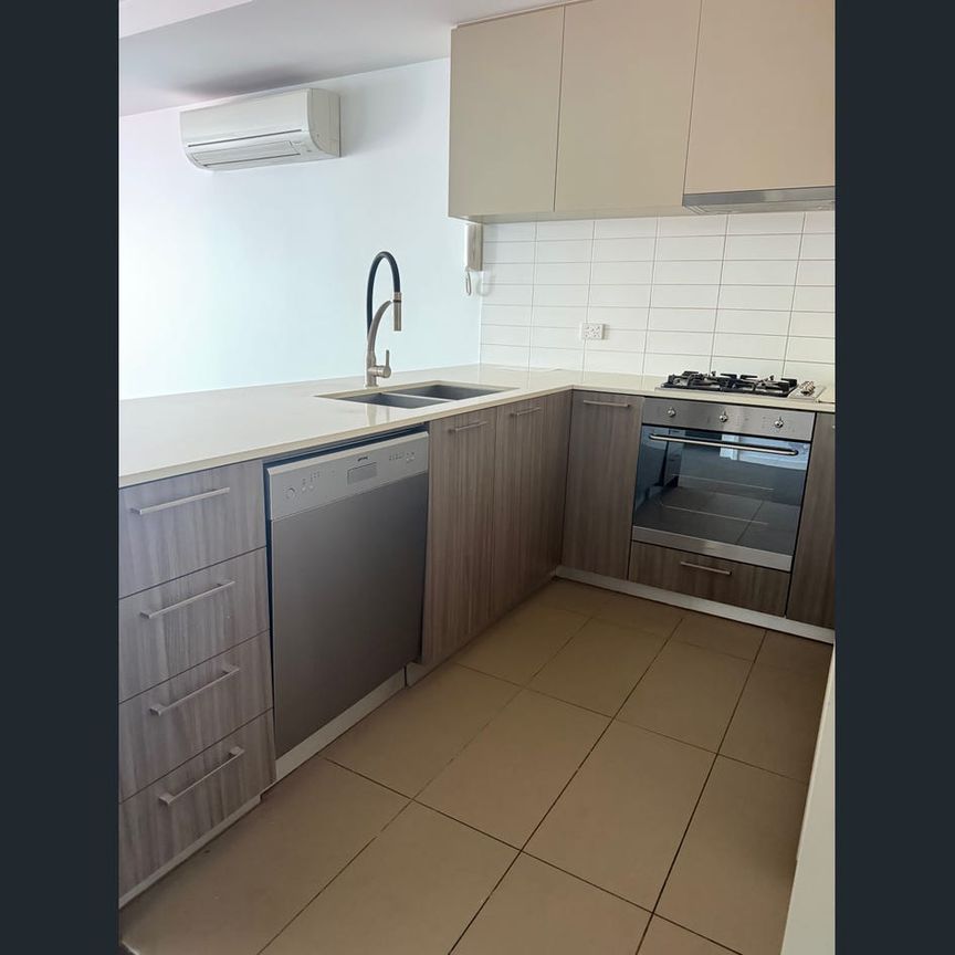 Perfect blend of convenient living - Photo 1