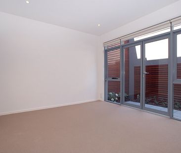 Designed for easy living in the inner city - Photo 5