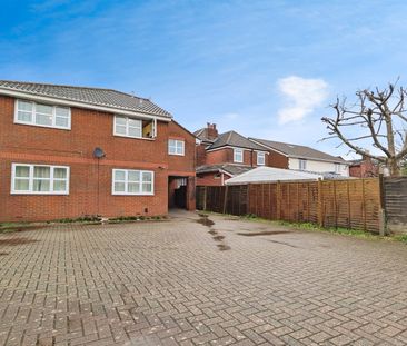 Waterloo Road, SO15 - Photo 5