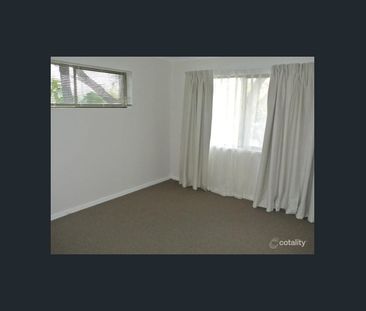 This little gem is situated in a small complex - Photo 4