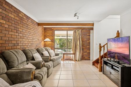 Sprawling family home in a perfect Village position - Photo 2