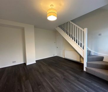 Hazel Garth, York - Photo 3