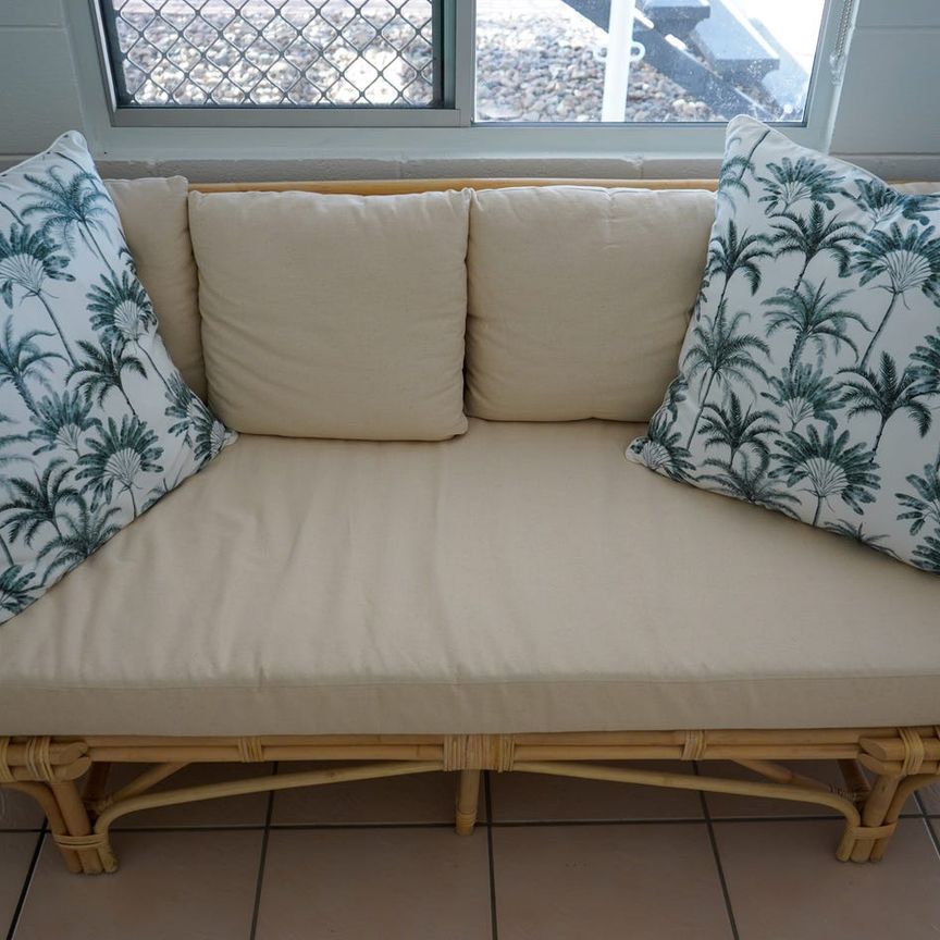 Pallarenda - Beautiful beach house, walk to beach***FULLY SERVICED and FURNISHED ****Townsville Premium Properties for Medium-Term*** - Photo 1