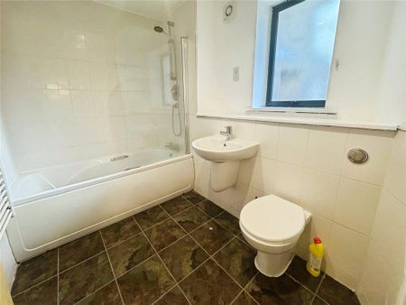 2 bedroom flat to rent - Photo 5