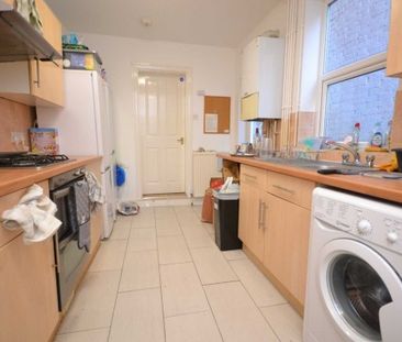 6 Bed - Grange Avenue, Reading - Photo 3