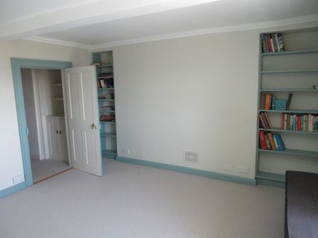 6 bedroom character property to rent - Photo 2