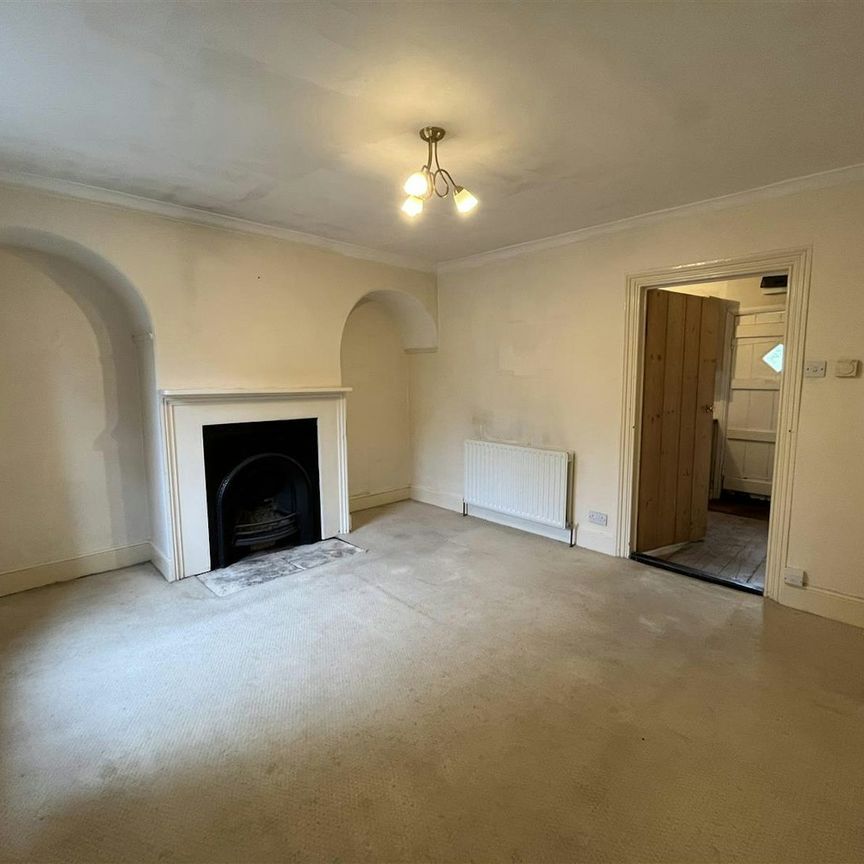 Terraced House to rent on - Photo 1