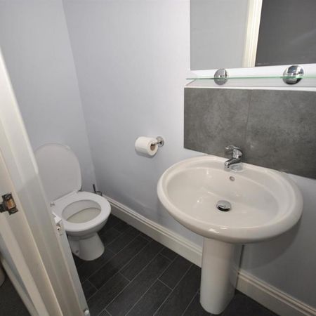 Room 2, 12 Infirmary Road, Chesterfield, Derbyshire - Photo 4