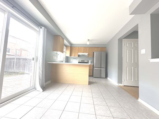 For Lease - 7 Ulson Drive, Richmond Hill, Ontario - Photo 1