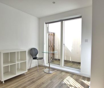 Studio to rent - Photo 1