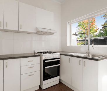 Studio Apartment Available In Desirable Toorak - Photo 4
