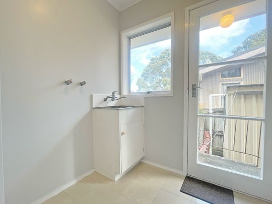 5 Bedroom 2 Bathroom house in a cul-de-sac street with great views - Photo 1