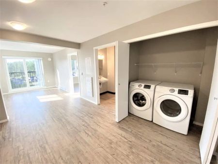 West Park Lane — 1 bed accessible - Photo 4