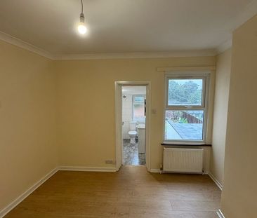 2 Bed Semi-Detached House, Queens Road, CR0 - Photo 6