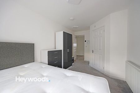 4 bedroom house of multiple occupation to rent - Photo 5