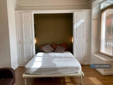 Studio to rent - Photo 3