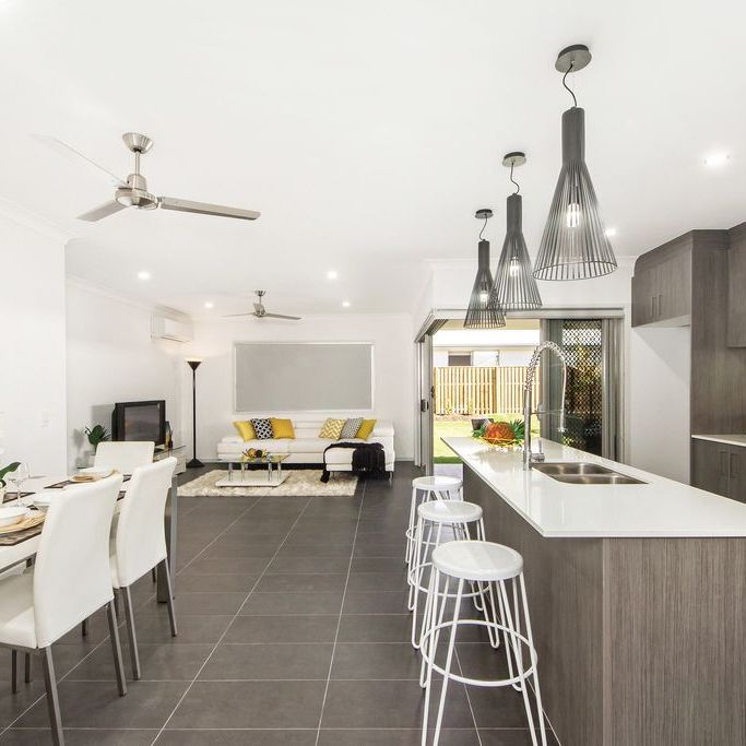 Stunning Home in Coomera, Close to the Shops - Photo 1