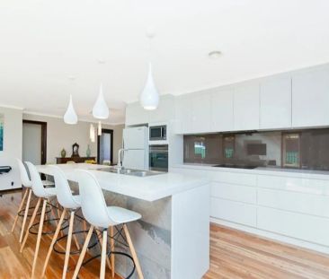 Beautifully Appointed Home in a Peaceful Cul de Sac, Perfect for Fa... - Photo 6