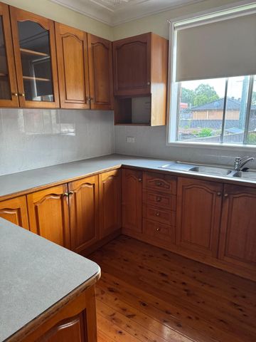 Spacious Family Home with Multiple Living Areas & Outdoor Entertaining - Photo 4