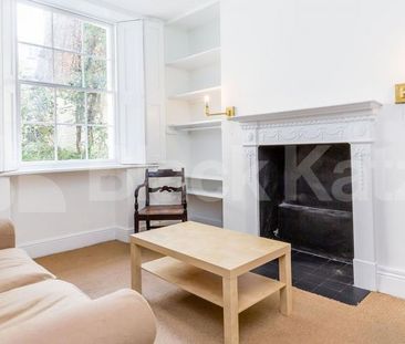 Bright and Stylish One-Bedroom Period Flat to Rent on Mornington Te... - Photo 2