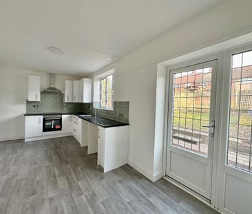 3 bedroom end of terrace house to rent - Photo 1