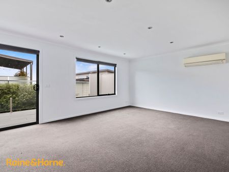 Family Sized Townhouse! - Photo 4