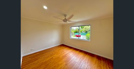 Recently renovated 5-bedroom house in Southport - Photo 3