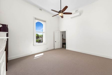 St Kilda East - Photo 2