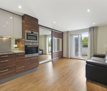 Bromyard Avenue London W3 - Photo 1