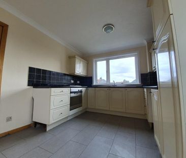 3 bedroom flat to rent - Photo 3