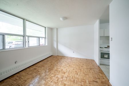 For Lease - 5 Glamorgan Avenue Unit# 810, Toronto, Ontario - Photo 2