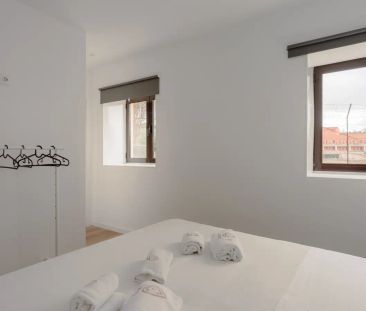 4-bedroom apartment for rent in Vila Nova de Gaia, perfect for professionals and couples - Photo 2
