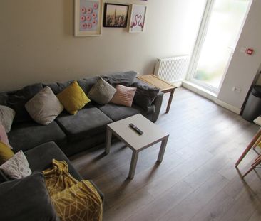 Room in a Shared House, Hannan Road, L6 - Photo 2