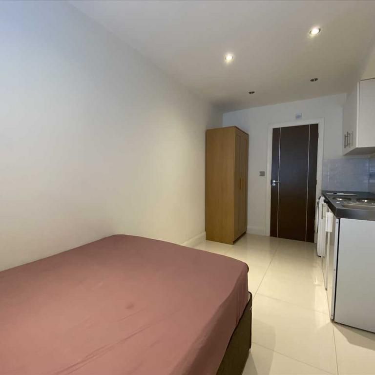 Studio to rent - Photo 1