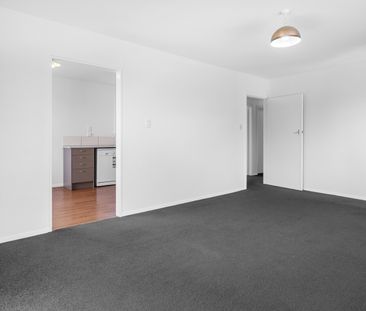 Comfortable 3-Bedroom Home – Lawns Included! Halswell - Photo 2