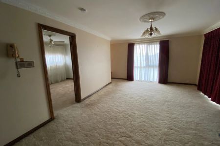 Spacious Living, Double Storey 4 Bedroom Home In A Prime Location!!!! - Photo 2
