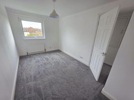 3 bedroom end of terrace house to rent - Photo 3