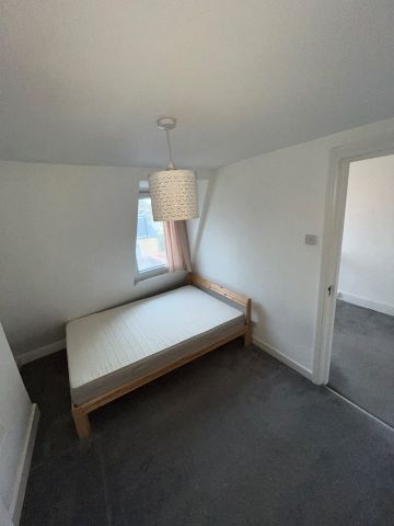 3 Bed Flat, Fulham Palace Road, W6 - Photo 2