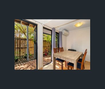 ONE BEDROOM TOWNHOUSE - SHERWOOD - Photo 2