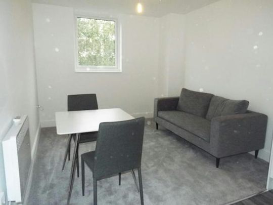Flat to rent on - Photo 1