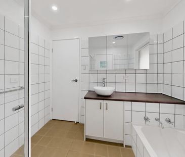 Recently Refurbished 3 Bedroom Home - Photo 6