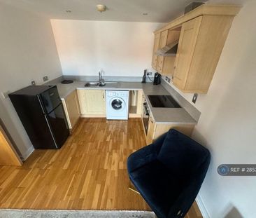 2 bedroom flat to rent - Photo 4