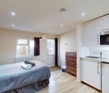 Studio to rent - Photo 6