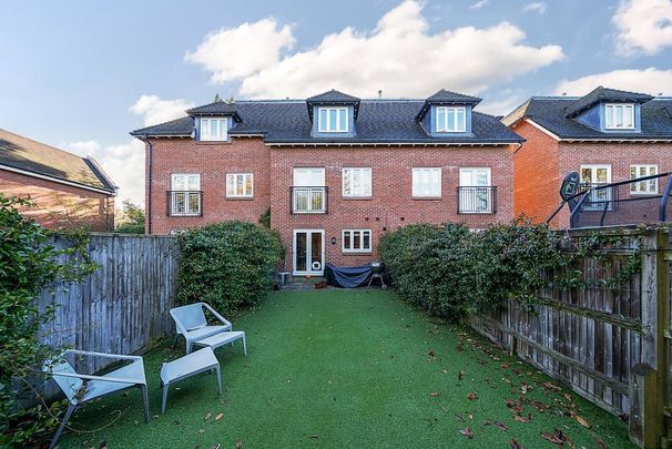 4 bedroom terraced house to rent - Photo 1