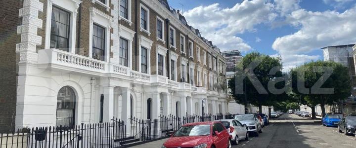 Superbly located & offering 1012 sq. Ft. of living & entertaining space - Photo 1