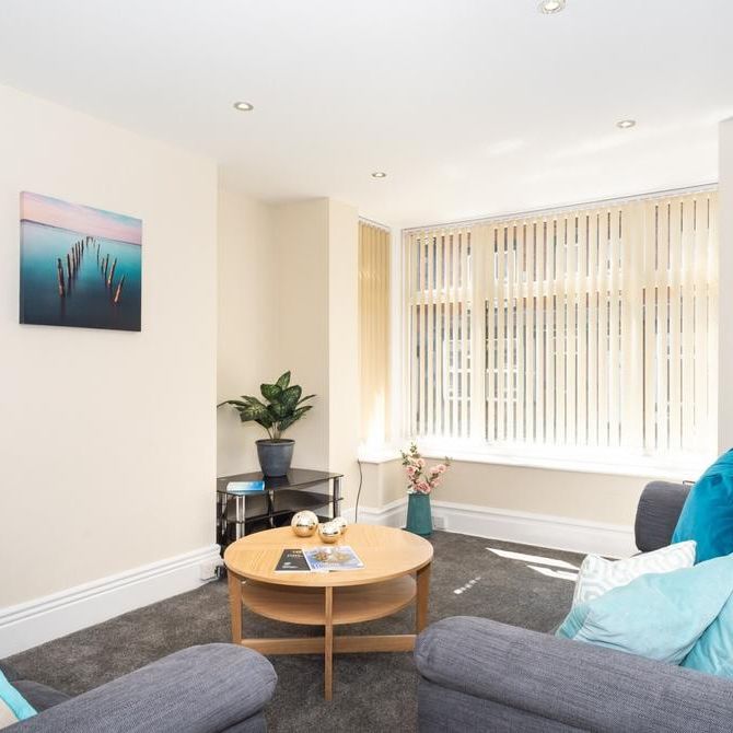 6 bedroom terraced house to rent - Photo 1