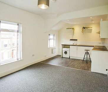 1 Bed Flat, Woodfield Road, M8 - Photo 2