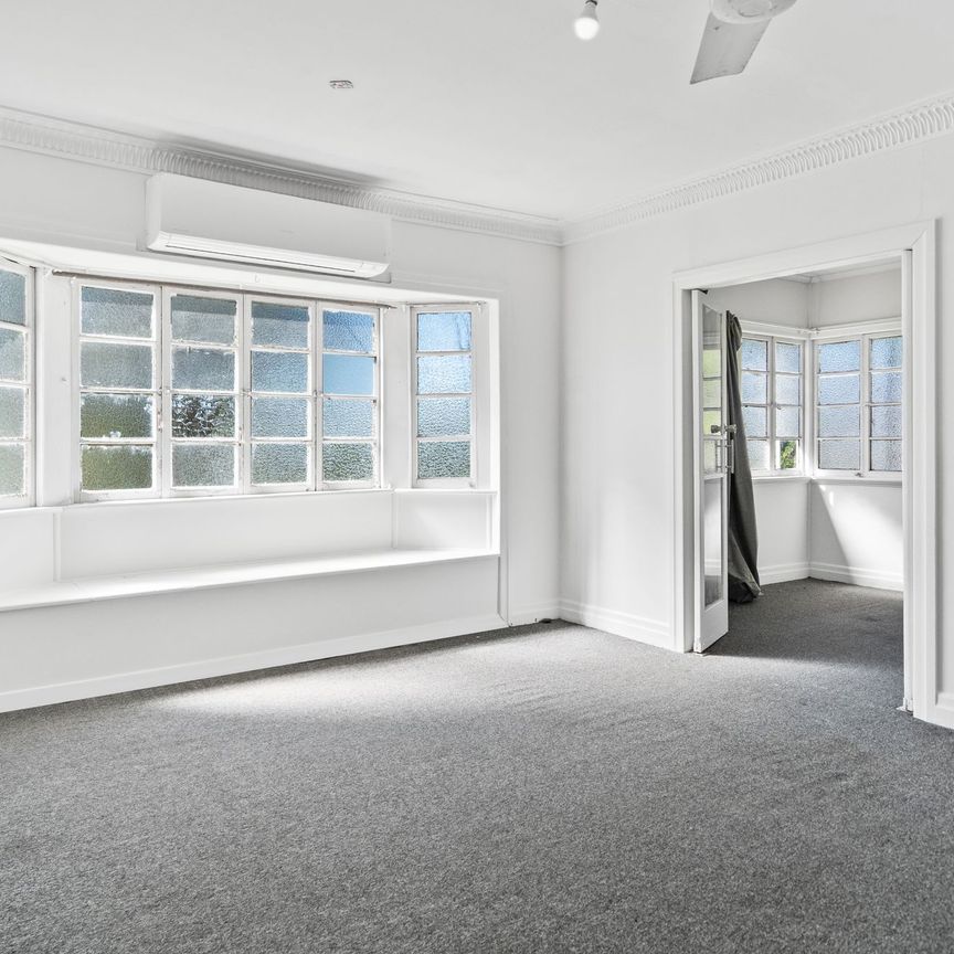 69 Mount Gravatt Capalaba Road, Upper Mount Gravatt QLD 4122 - House For Rent | Domain - Photo 1