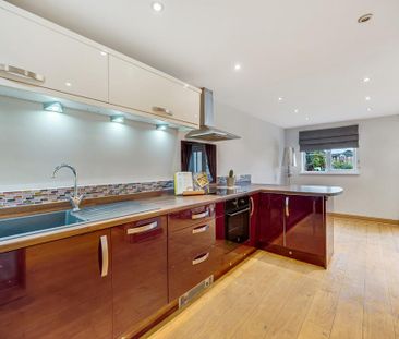 2 bedroom end of terrace house to rent - Photo 3